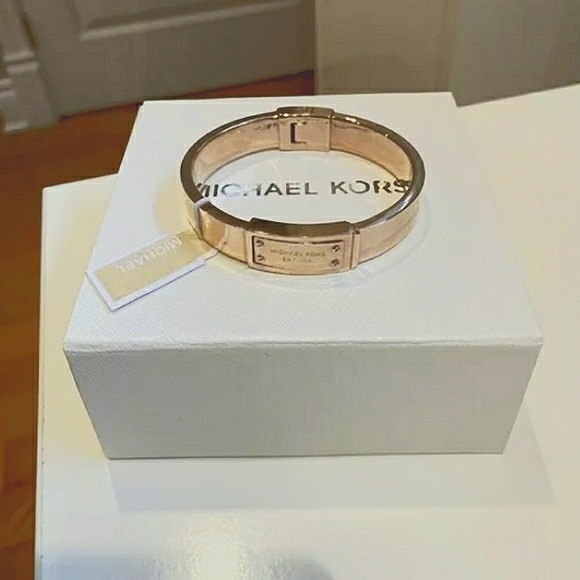 Michael Kors Jewelry - NEW❤️ Beautiful Michael Kors gold plated bracelet